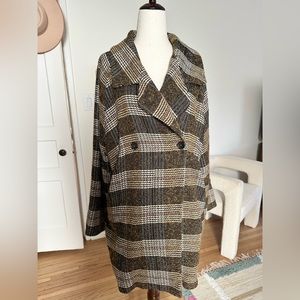 Acoté lightweight wool coat. Car coat shape with a great pattern for fall.
